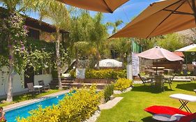 Hotel Villas Mariposas
